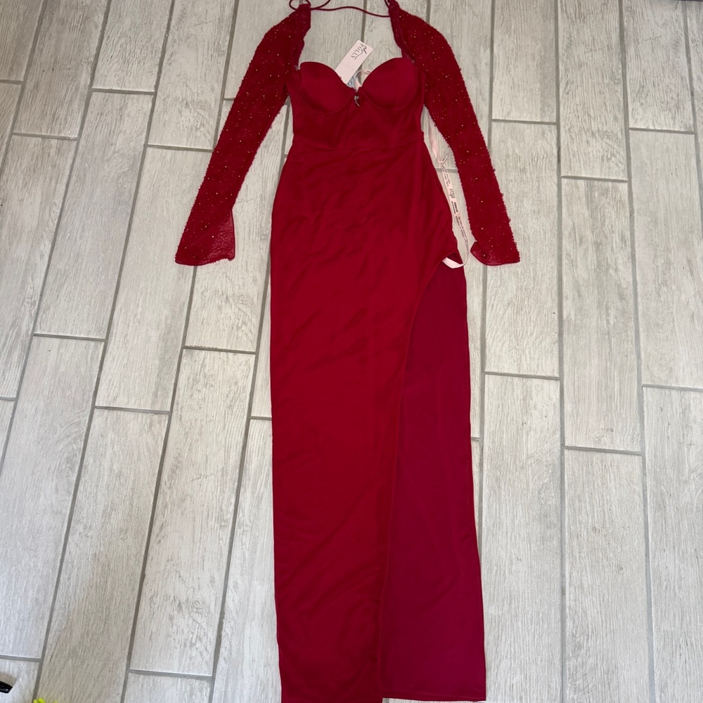 Elegant Red Evening Gown - Picture 2 of 11